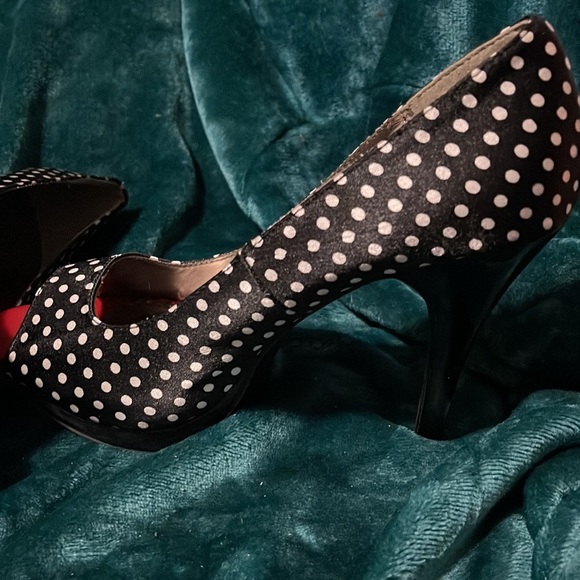 Gorgeous black and white stilettos - Picture 6 of 7